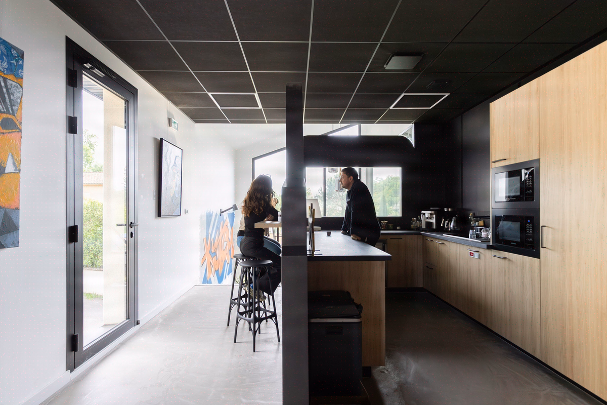 Correction acoustique plafond: arbitrer absorption et réverbération