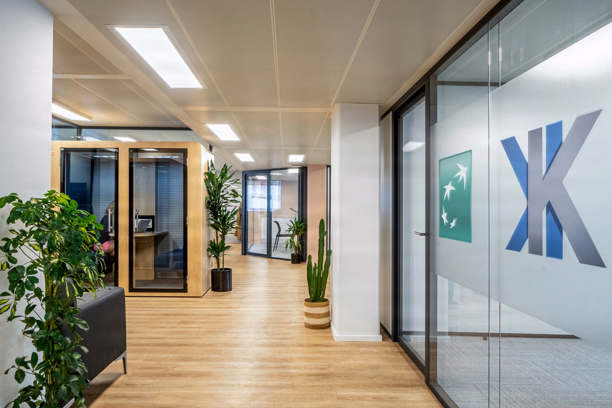 Cloison acoustique 52 dB: confidentialité garantie pour vos codir et salles RH