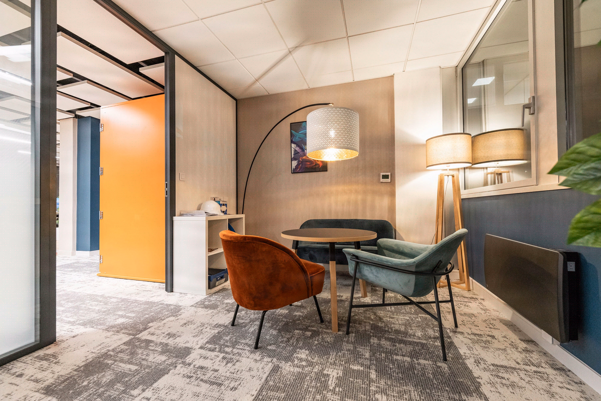 Sliding doors: wall-mounted track, pocket doors, space saving — KYTOM