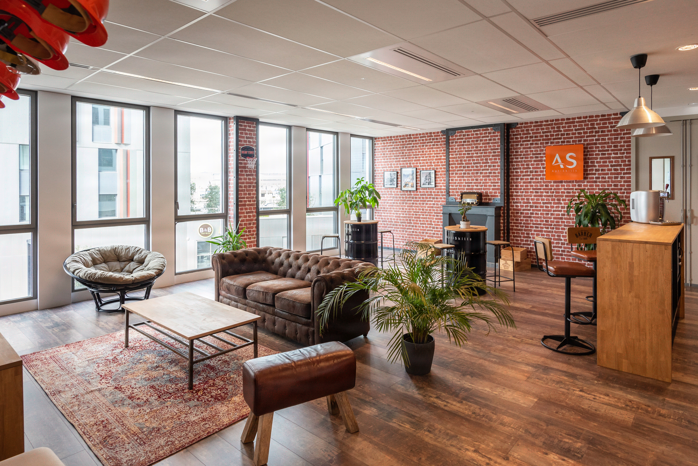 Espace détente industriel chaleureux Aptiskills Bordeaux
