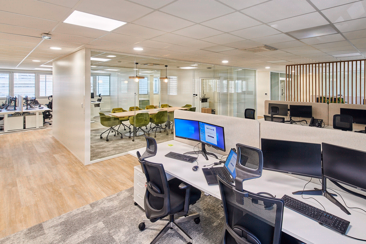Aménagement de bureaux pour startups, scale-ups tech et IA: croissance maîtrisée, équipes engagées