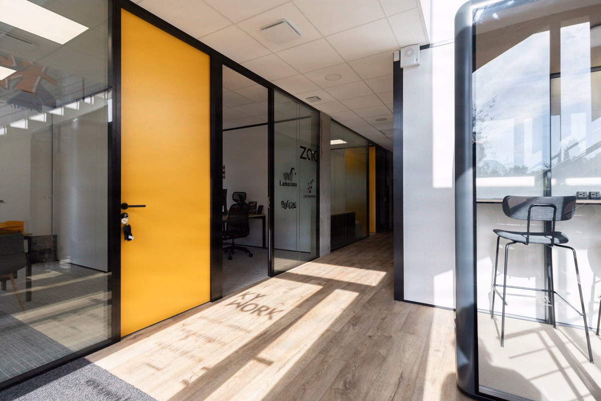 Commercial doors: fire-rated, acoustic, security, wood and glazed