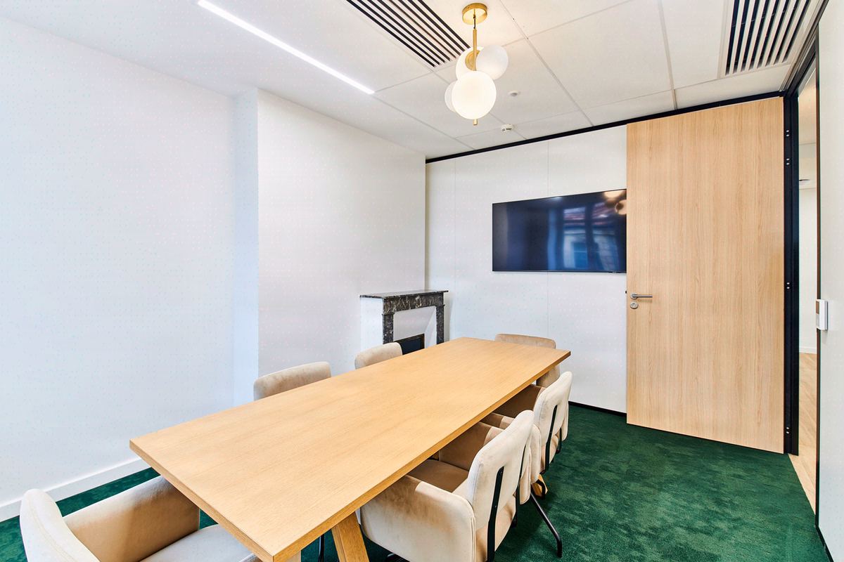 Commercial floor coverings: 4 trade-offs that protect your asset